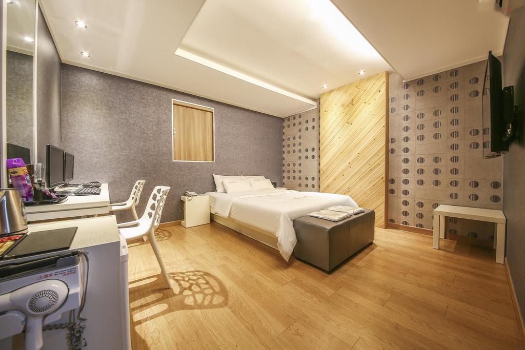 Richi Hotel Suwon Exterior foto