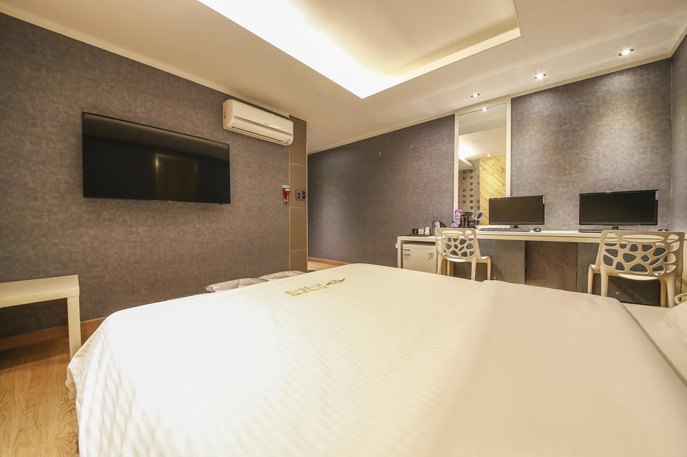 Richi Hotel Suwon Exterior foto