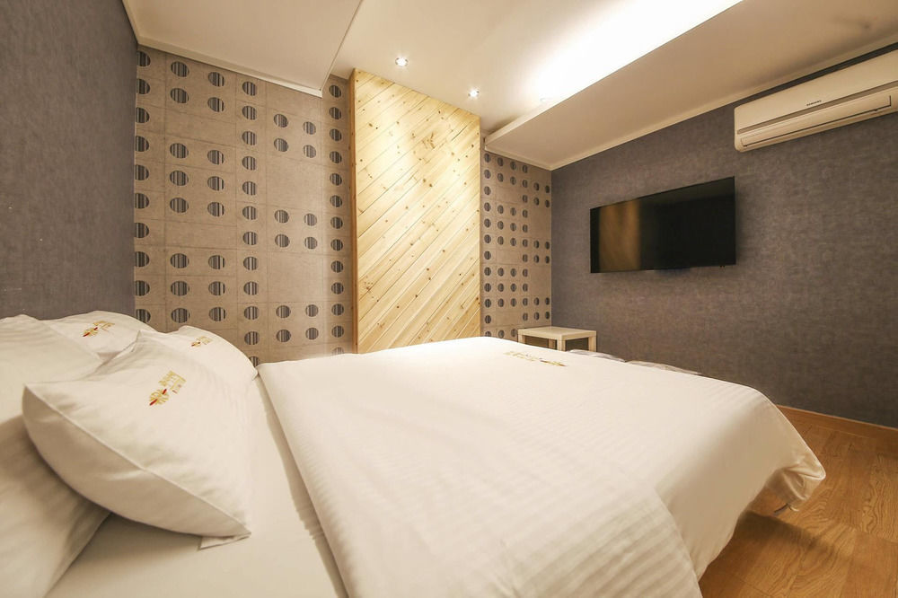 Richi Hotel Suwon Exterior foto